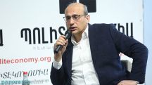Политолог: Азербайджан сел на шпагат