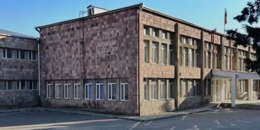 Աշակերտի մոտ էլեկտրոնային սիգարետի հայտնաբերումից մինչև փոխտնօրենի ձերբակալություն. Արտակարգ դեպք Աչաջուրում