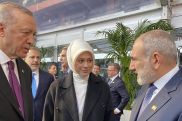 Пашинян в Будапеште пообщался с Эрдоганом
