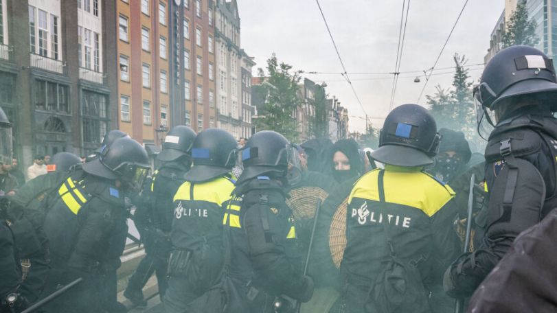 В Амстердаме на три дня запретили демонстрации после нападений на болельщиков израильского ФК