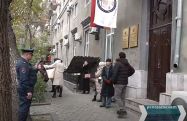 Yerevan theater staff protests outside HRD office