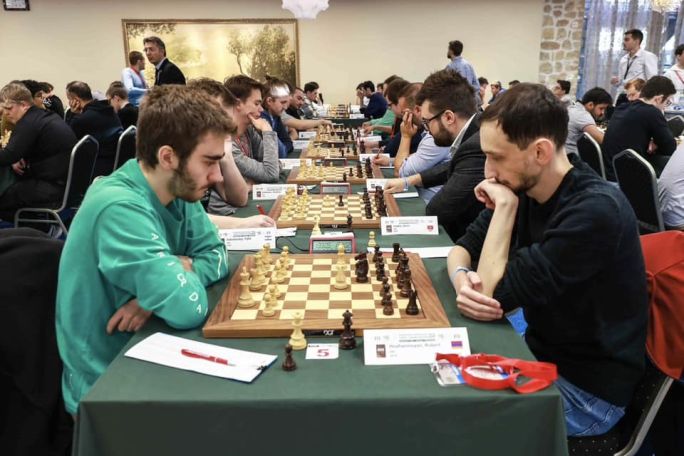 Two Armenian players among leaders at European Individual Chess Championship