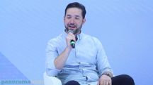 Alexis Ohanian showcases rare Armenian coin