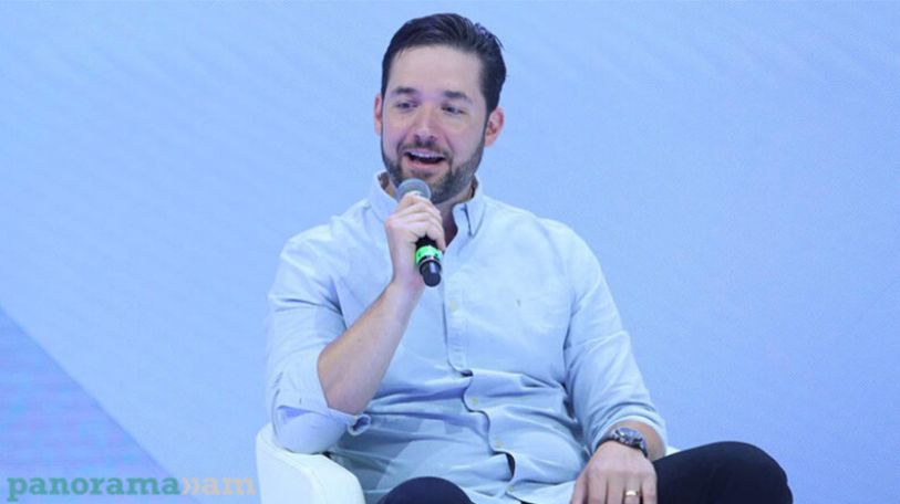 Alexis Ohanian showcases rare Armenian coin