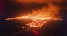 В Исландии вулкан Сундхнукур извергается в седьмой раз за год. Эпичные кадры