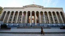 Վրաստանի խորհրդարանի մոտ պատրաստվում է ընդդիմության հանրահավաքի հարթակ