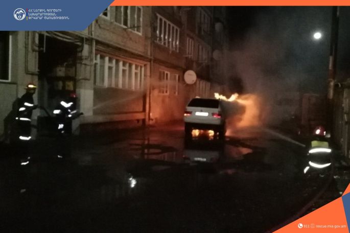 Վանաձորում մեքենա է այրվել