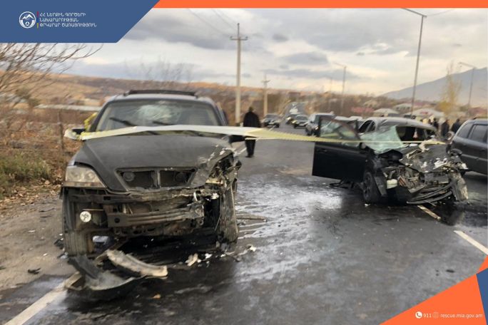 Major car crash leaves several wounded in Armenia