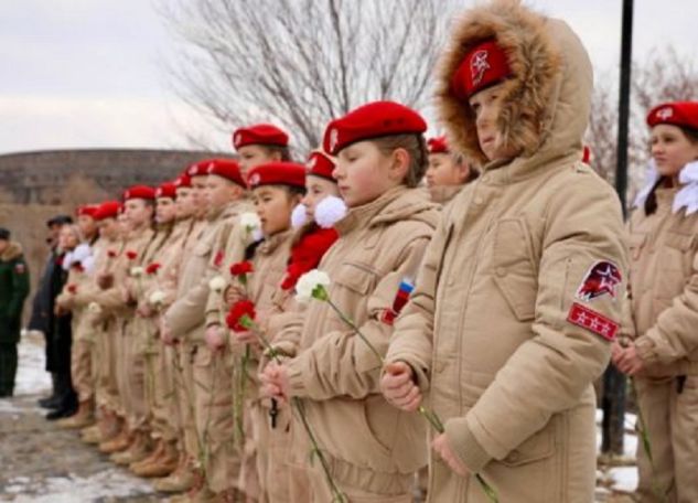 В День Неизвестного Солдата военнослужащие военной базы ЮВО в Армении приняли участие в возложении венков и цветов к воинскому мемориалу