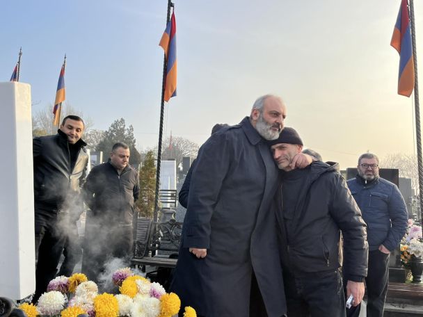 Archbishop Bagrat Galstanyan visits Yerablur