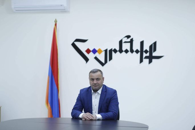 Մի՛ արհամարեք վանաձորցուն, չունեք այդ իրավունքը. Վահե Դոխոյանը՝ Խուդաթյանին