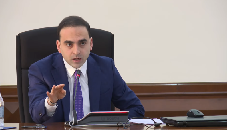 Ինձ Նոր տարվա  «վատ նվեր արվեց». Ավինյանը՝ իր համար  7 մլն 650 հազ դրամի ավիատոմս գնելու մասին