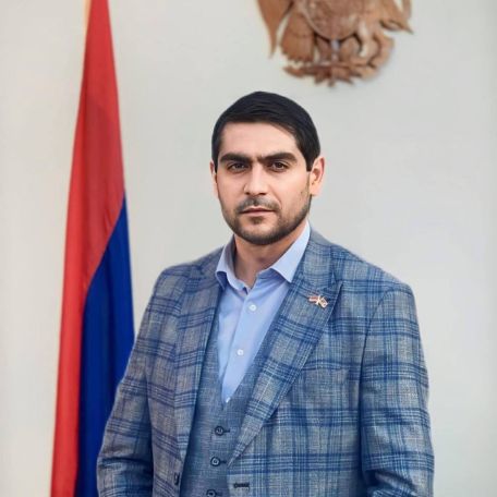 «Հանրային ձայն»ի նախկին անդամ Գրիգոր Հարությունյանն իր մասնակցությամբ օգնեց ՔՊ-ին ընդունել «կարմիր գծերի» մասին որոշումը
