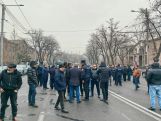 Relatives of missing Armenian soldiers block central Yerevan avenue