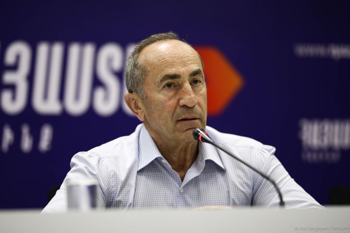 Ռոբերտ Քոչարյանի գլխավորությամբ կայացել է Ազգային ժողովի «Հայաստան» խմբակցության արտագնա նիստ