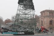 Мэрия Еревана удивила горожан: почему главную елку демонтируют так рано?