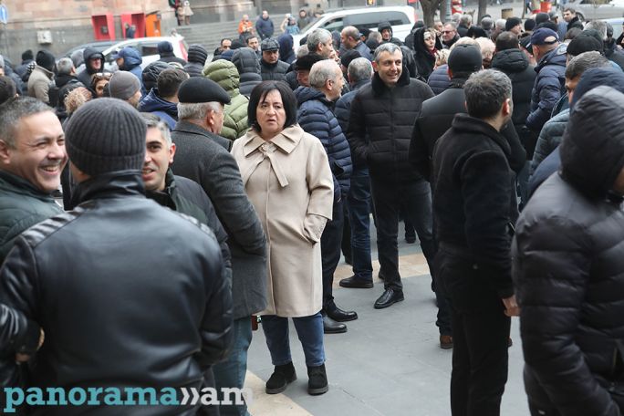 Մեզ ասում են «ռադ եղեք», մենք շարունակելու ենք մեր պայքարը. Ոսկու շուկայի աշխատակիցներ