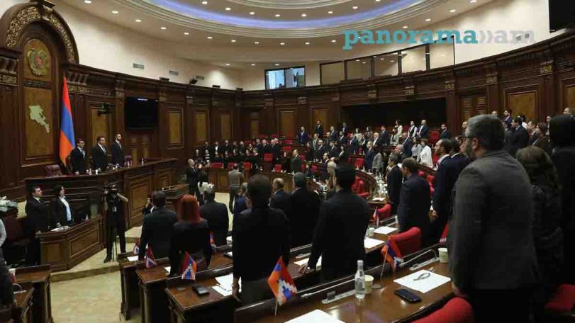 Заседание парламента Армении началось с исполнения неутвержденного гимна РА