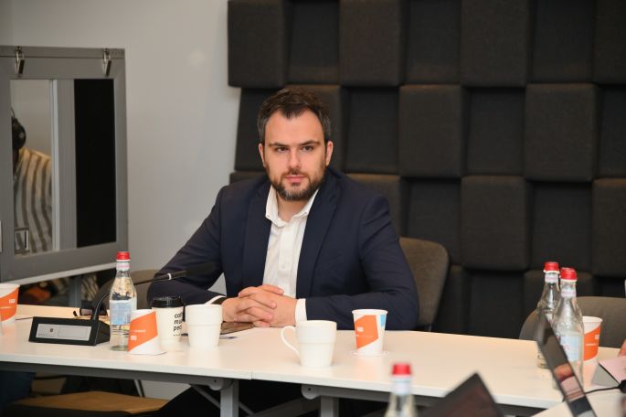 Գրիգոր Երիցյան. Ռեժիմը խուճապի մեջ է: Տրանսպորտը չի՛ թանկանալու