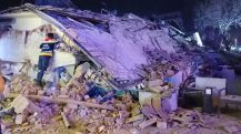 В Турции обрушился 4-этажный жилой дом: спасатели ищут людей под завалами