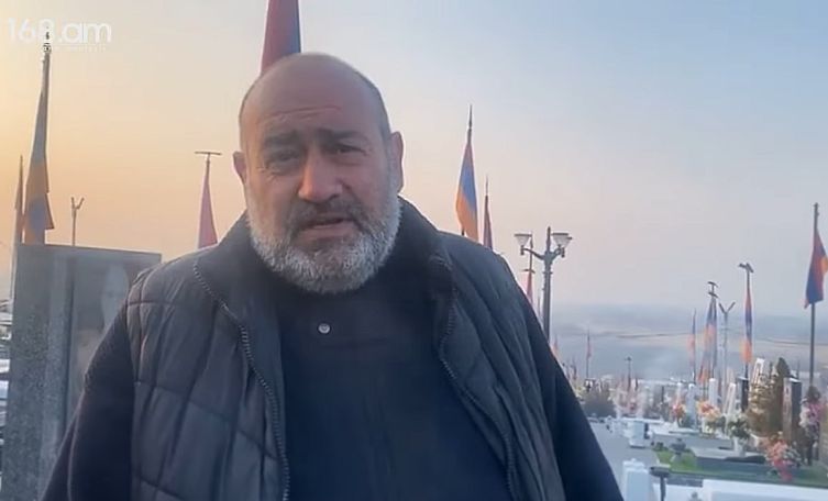 Ժամը 5-ից եկել եմ, որ որդուս շիրիմը պաշտպանեմ դավաճան գերագույն համբալից. Զոհվածի ծնողը՝ Եռաբլուրում