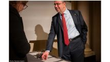 Daron Acemoglu donates one of his mother's mementos to Nobel Prize Museum
