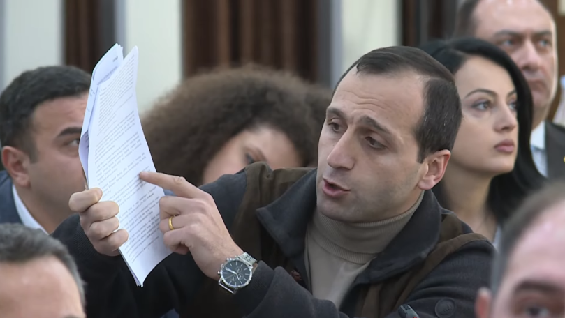 Քաղաքացուն թալանելն ամեն կերպ և ամեն րոպե ձեր համար դարձել է գործելաոճ. Ավագանու անդամը՝ ուղեվարձերի թանկացման մասին