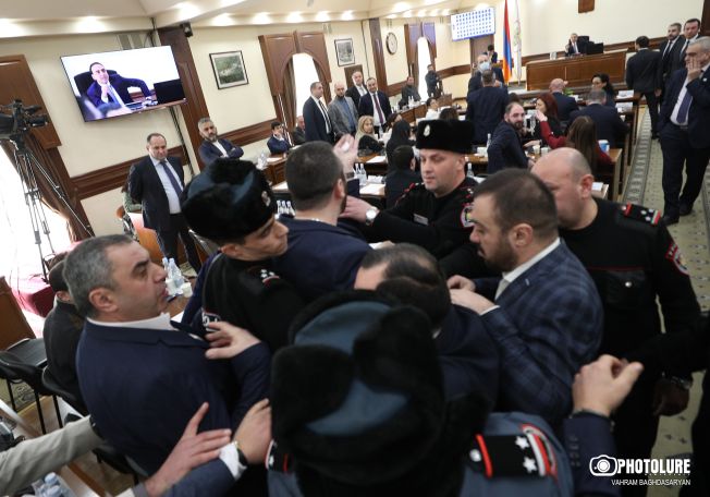 Ի՞նչ է կատավում ավագանու նիստում. Ֆոտոշարք
