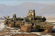 Танкисты военной базы ЮВО в Армении отработали элементы сложного маневрирования