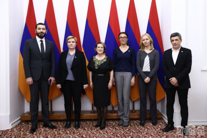 Сотрудники МККК регулярно навещают удерживаемых в Баку армянских пленных