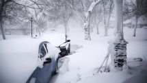 Снежный шторм на востоке США: десятки тысяч домов остались без света, авиасообщение парализовано