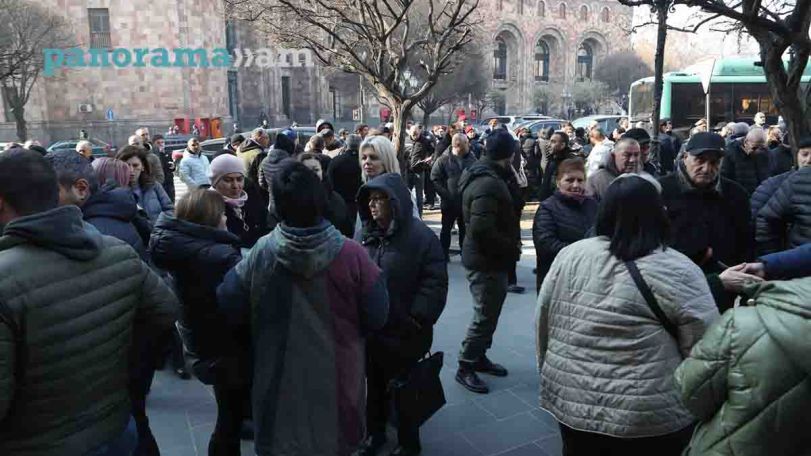 «Նիկոլ հեռացիր, պրծնենք, ուզում ես մի կտոր հացից կտրե՞ս». Ակցիայի մասնակից