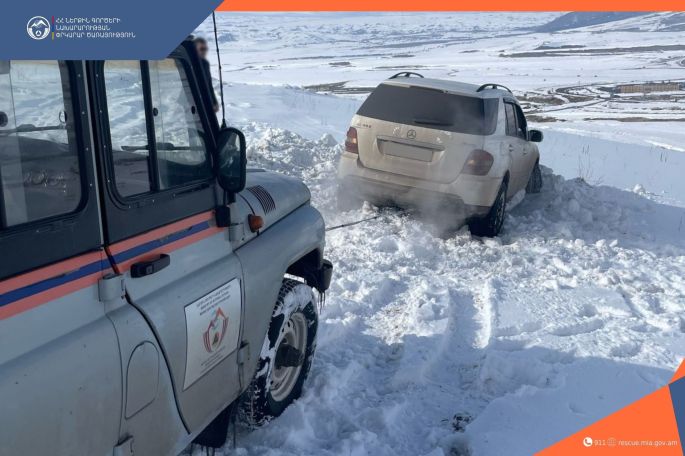 Armenian rescuers free 14 stranded cars in two days