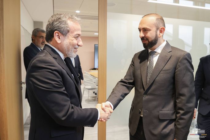 Ժնևում հանդիպել են Հայաստանի ու Իրանի ԱԳ նախարարները