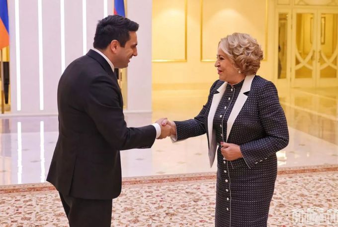 Armenian, Russian parliament speakers discuss bilateral ties