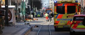 Автомобиль въехал в толпу в немецком Мангейме: сообщается об одном погибшем