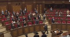 Armenian MPs pay tribute to late commander Vazgen Sargsyan on birthday