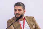 Սարիկը ներողություն է պահանջում կինոդպրոցից իր հետ ձիու գլխով լուսանկարվելու համար