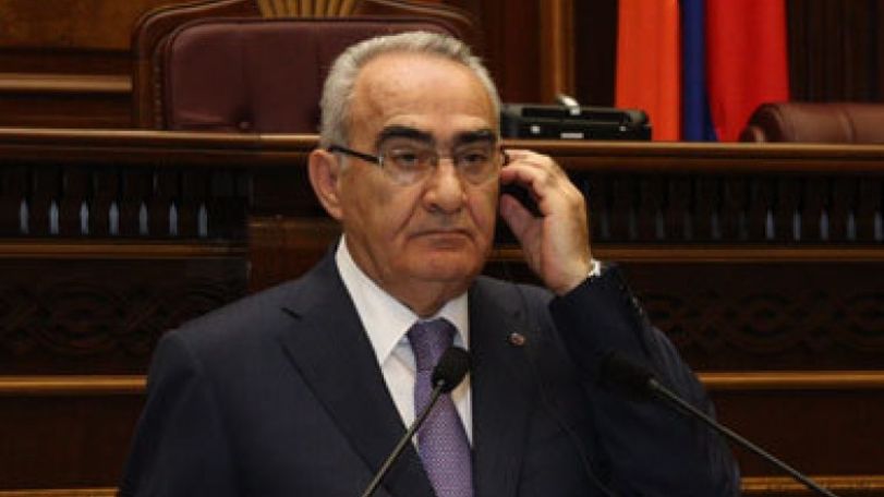 Скандал в парламенте Армении: спикер Галуст Саакян на бойкот депутатов ответил словами поэта Ваана Терьяна 