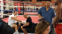 Американский боксер Шэннон Бриггс бросил в Кличко ботинок