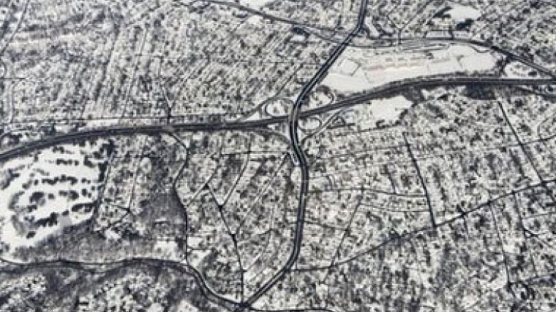 Huge snow storm pushes into Canada