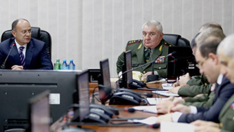 В МО Армении обсудили способы применения войск в ходе оборонительных и контрнаступательных операций