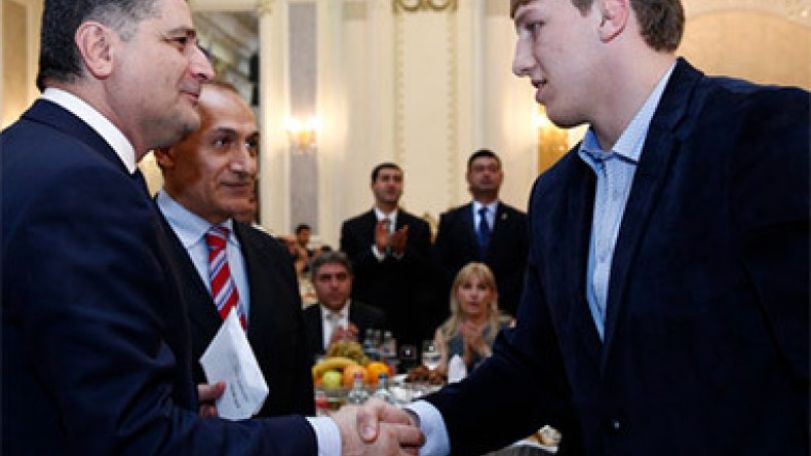PM Sargsyan presents awards to Armenia’s top 10 athletes