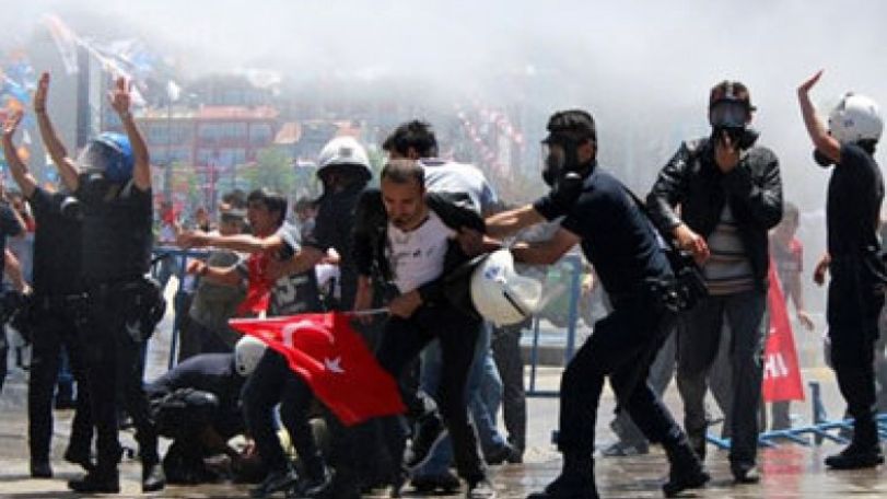 Police, protesters clash near pro-Kurdish party rally in eastern Turkey