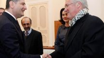 Armenian PM meets with world famous violinist Pinchas Zukerman