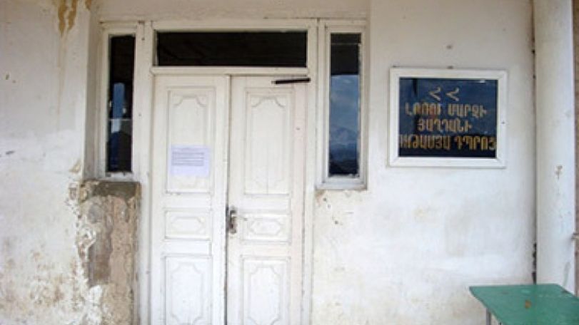 Փլատակ դարձած դպրոցը. 10 տարի փայտե տնակներում, հետո` խոնավ ու բորբոսնած պատերով շենքում