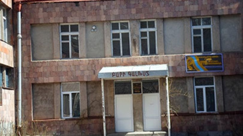 Հիմքերն անձրևաջրերով են լցվում, տանիքը`  կաթում, հատակը քանդված է… Վերիշենի դպրոցը