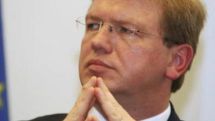 Ш. Фюле обвинили во лжи и предательстве европейских ценностей. «Антисаммит» в Молдове  
