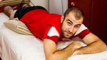 Нападающий сборной Армении Юра Мовсисян успешно прооперирован в США