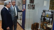 Serzh Sargsyan visits Charents Museum of Literature and Arts